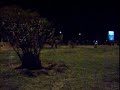 corriendo en el parque con pantalones nuevosjajaja.Huevo Sano