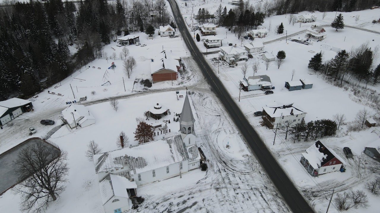 La municipalité de SaintSimonlesMines vue des airs en hiver Régiona