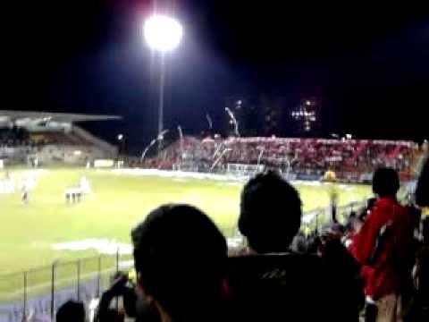 Salida de equipos en el estadio Metropolitano de Techo