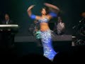 Saida  interpretando raqsaida en bellywood