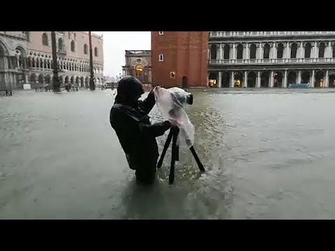 Venedig: Fast 2 Meter Hochwasser am Markusplatz