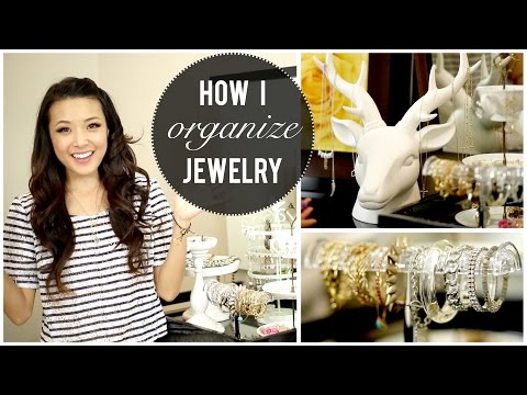 how to organize necklaces