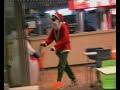 Jackass: Raul visita terrorpizza  y se caga en un Belen