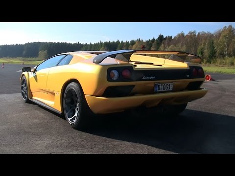 Lamborghini Diablo VT vs Nissan GT-R R35