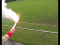 Fakkel tijdens wedstrijd Linschoten - Woubrugge