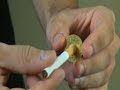 Cigarro atrav�s da moeda