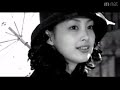 amazing song! ?

kim dong ryul - miracle (featuring lee so eun) mv from the 90's

lyrics in romanization, translated by me ^^

*******
lyrics
*******

kudaeui nuneul parabomyeon i modeunge kkumin geot gatayo
i sesang manheun saramjunge eojjeomyeon uri durieon nunji
kijeogieon neunjido mollayo

kudaeui pume angilddeamyon saeroun nareul kkaedarayo
kudaerul algi jeone naega eoddeohge saraneunji mollayo
jugeo isseoneunjido mollayo 

eojjeomyeon ireokedo eotgallyeo wanneunji
urin neomu gakkai isseonneunde

seoro sarang hae ya hal shigando neomu mojarayo
nareul mideoyo (mideulkkeyo)
sesang kkeutggaji hamkke halkkeyo

keueolmana nareul chajannayo (he-mae-yeonnayo)
naui kidoreul deureonnayo (kidoe kwigiul-yeonnayo)
i sesang saraganeun dongan dan hanbeon seuchyeojinagal ddae weo~~
hannune seoro arabol su itge dwigil ireoke

eojjeomyeon ireokedo eotkallyeo wanneunji
urin neomu gakkai isseonneunde

seoro sarang hae ya hal shigando neomu mojarayo
narul mideoyo (mideulkkeyo)
sesang kkeutggaji hamkke halkkeyo

keueolmana nareul chajannayo (he-mae-yeonnayo)
naui kidoreul deureonnayo (kidoe kwigiul-yeonnayo)
i sesang saraganeun dongan dan hanbeon seuchyeojinagal ddae weo~~
hannune seoro arabol su itge dwilgil ireoke~