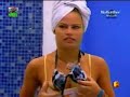 Nath�lia pagando Peitinho no BBB8
