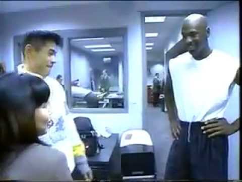 0 Ichiro Wears OG Carmine VI While Meeting Michael Jordan in 1995