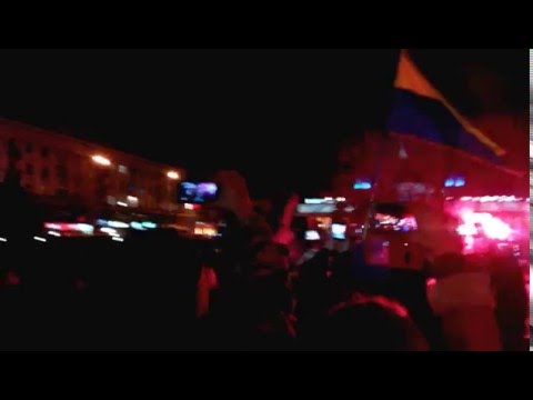 Як в Дніпропетровську впав ідол, символ червоного терору на Україні (ВІДЕО)