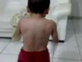 menino dançando michael jackson
