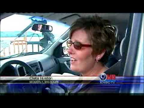 Town Uses Ferry To Cross Missouri River