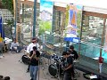 Pooooooozzz aki una cancion de un grupazo llamado blur tocada en el janer x nosotros!!! Disfrutar del vidio!!!WOOHOOO!!!