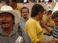 Un chanteur de carrilera au "parque berrio" de Medellín