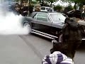 ford mustang dikke burnout-clipopnamens wielen in de lucht 2 ford mustang dikke burnout-clipopnamens wielen in de lucht 2