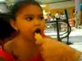 Tomando sorvete