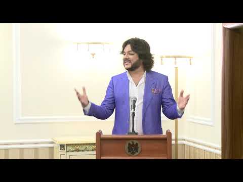 Президент Игорь Додон присвоил звание «Народный артист» господину Филиппу Киркорову