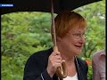 tarja halonen est la pr�sidente de la finlande. c'est la premi�re femme dans l'histoire � avoir acc�d� � ce poste supr�me. elle vient d'entamer son deuxi�me mandat de 6 ans. son pays, la finlande, assure la pr�sidence de l'union europ�enne, jusqu'� fin d�cembre. tarja halonen a accept� de r�pondre aux questions d'euronews dans sa r�sidence d'�t� de kultaranta, au bord de la mer baltique, � quelque 200 km � l'ouest d'helsinki.