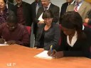 angers : fadela amara d�fend son contrat d'autonomie - angers - fadela amara, secr�taire d'�tat charg� de la politique de la ville, vient d�fendre son contrat d'autonomie � angers. (pour obtenir les droits d?exploitation commerciale de cette vid�o, veuillez contacter contact@wizdeo.com)