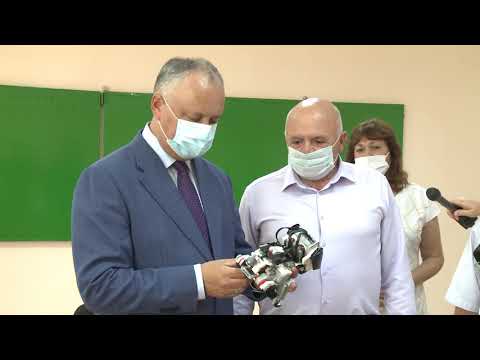 Igor Dodon a participat la festivitatea de redeschidere a unui bloc al Liceului Teoretic „Ivan Vazov” din raionul Taraclia