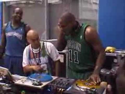07 rookie photoshoot players DJ it up...