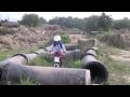 mike op z'n oset trialbike