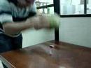 huAHU mais um teste q deu certo...eu duvida-va mas agora acredito...Cristiano Abrindo um burado no côco para tirar a água, com uma bala 7 belo...