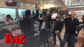 Metallica cantó "Enter Sandman " en un supermercado.