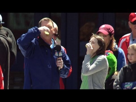 Video: Phillies celebrate Red Goes Green Day