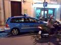 la poli aparca donde kiere