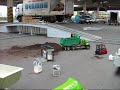 een mack dumptruck in actie