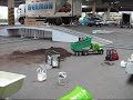 een mack dumptruck in actie