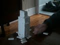tour de domino qui s'effondre sous les attaques d'un type qui n'a vraiment rien, mais vraiment rien à faire.