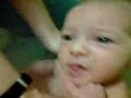 Nuestra nena Valeria dándose un baño calentito.