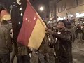 afrikaner schwenkt deutsche fahne auf...