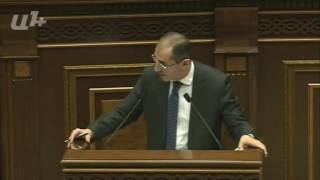 Վեճ՝ ԱԺ-ում. Բագրատյանը նախարարին ասաց, որ փոքր է, հետամնաց գիտելիքներ ունի եւ սուտ է խոսում (Տեսանյ