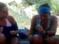 Las cantantes de la piscina