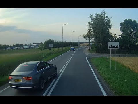 To już nawet nie debil… to MORDERCA drogowy za kierownicą Audi