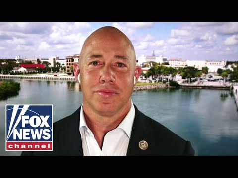 US Military veteran slams American flag-burning, pro-Hamas Palestinian flag-hoisting Muslims and Leftists