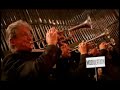 on ne pr�sente plus jean-fran�ois zygel. ses �missions cet �t� sur france 2 ont rencontr� un immense succ�s ; ses le�ons de musique en dvd s'arrachent et se d�clinent maintenant au th��tre du ch�telet, � toulouse, dans de nombreux festivals...
pianiste, improvisateur, compositeur, il est surtout un p�dagogue g�nial dans cette s�rie des 