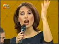 Sene 2000. Nalan Esra Ceyhan'la A'dan Z'ye programında o mükemmel şarkısını seslendiriyor. Sök Kalbini...