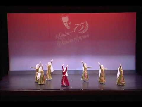 haykakan parer - Uzundara (Bride's) dance performed by Vanoush Khanamerian Dance School, honoring Vanoush Khanamerian's 75th birthday in 2003.