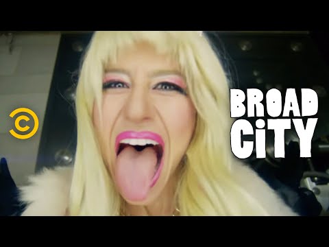 Broad City - Eight F**king Thousand Dollars