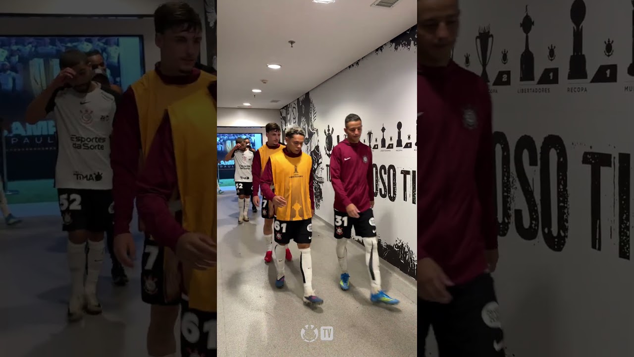 A chegada dos nossos jogadores e do professor no vestiário após o jogo! 👊🏽 #VaiCorinthians #Shorts