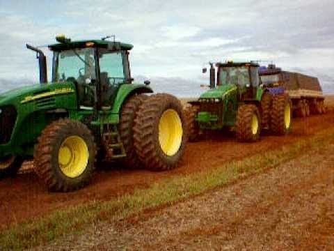 Tratores John deere desatolando bi-trem Volvo 440