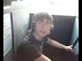 Boy opgesloten op de WC