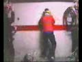 Contra la pared!