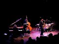 in bimhuis 28 december 2007

archie shepp-tenorsax, sopraansax,
tom mcclung-piano,
wayne dockery-bas,
steve mccraven-drums