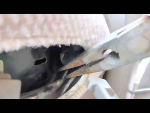 how to unjam a car door