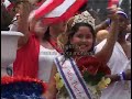DESFILE O PARADA DE LOS PUERTORRIQUEÑOS EN NUEVA YORK La Quinta Avenida se llena de música y color durante una jornada el los prolegómenos del verano. Para más información, visite mi blog: manuelmoramorales.wordpress.com